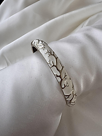 Beyaz Gümüş Detaylı Kelepçe