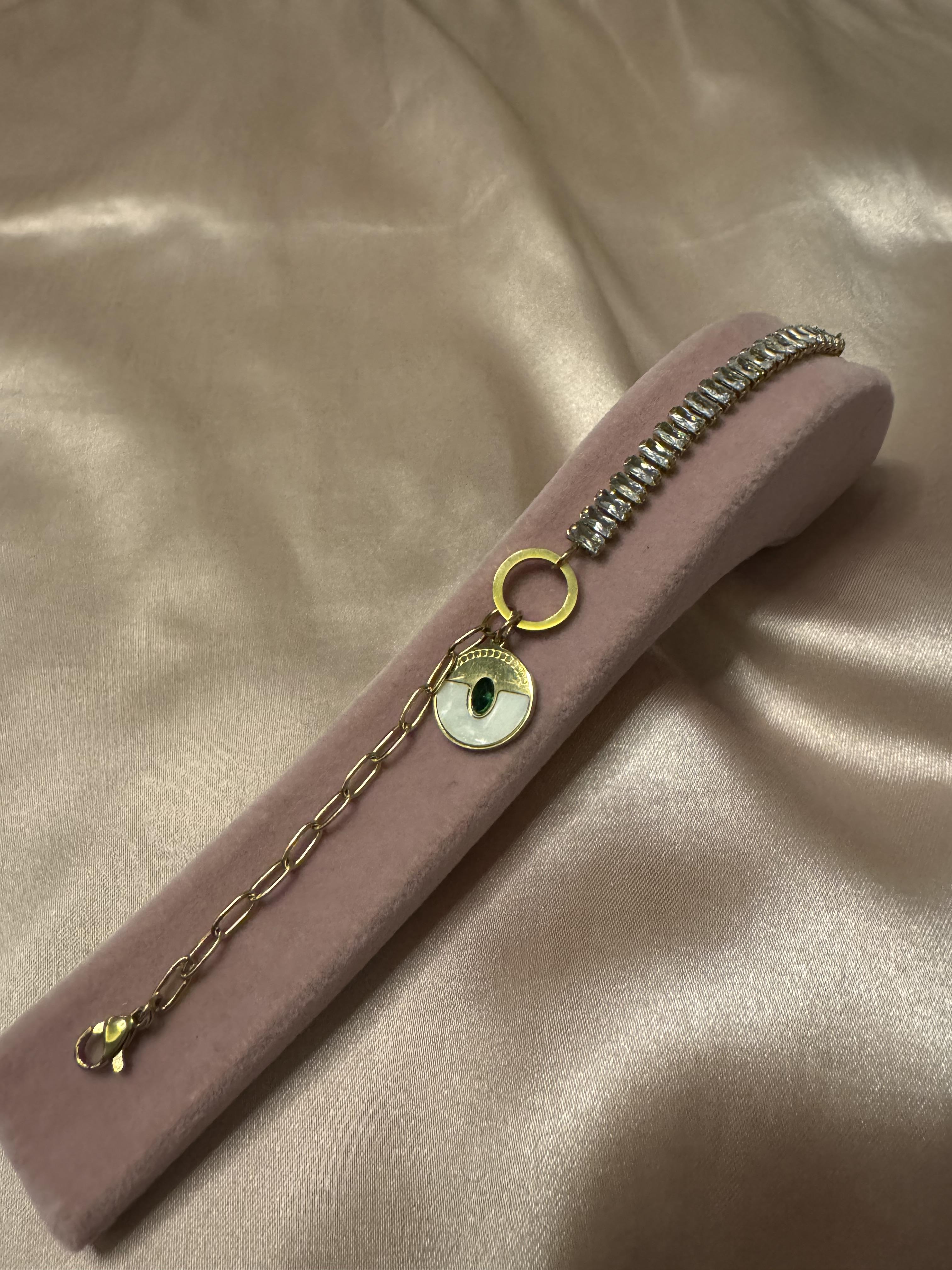 Taş detaylı su yolu bileklik