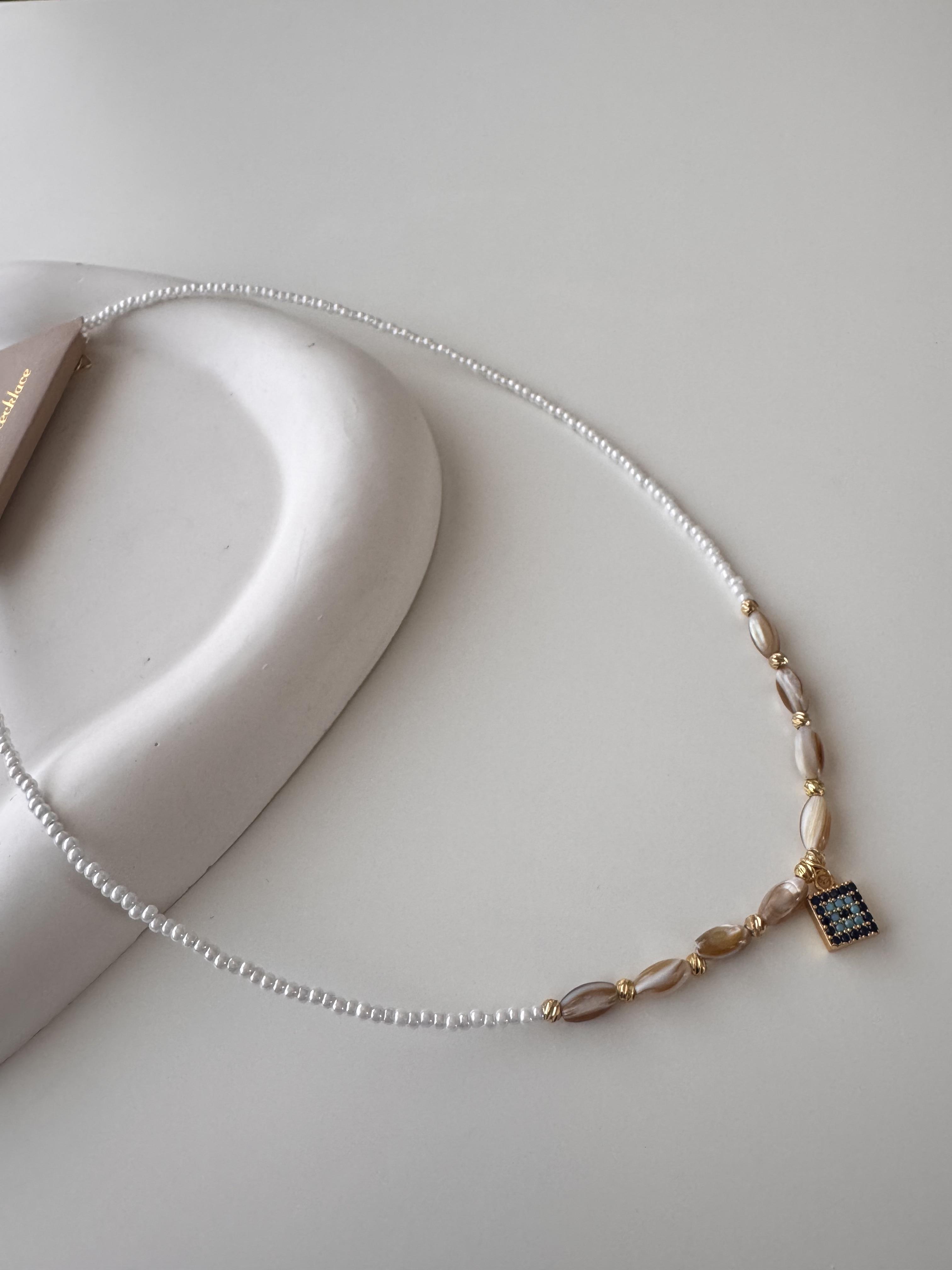 Kahve Taşlı Şans Kolyesi