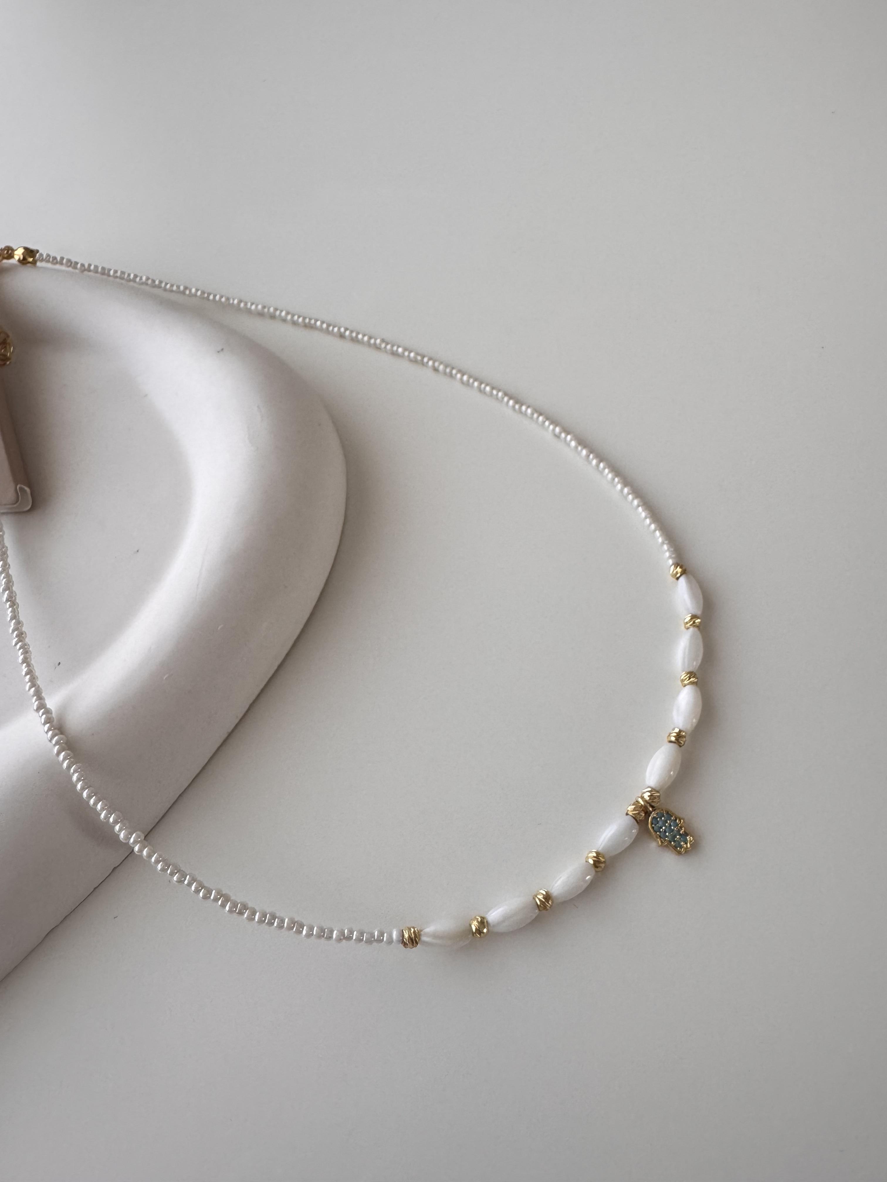 Beyaz Taşlı Şans Kolyesi