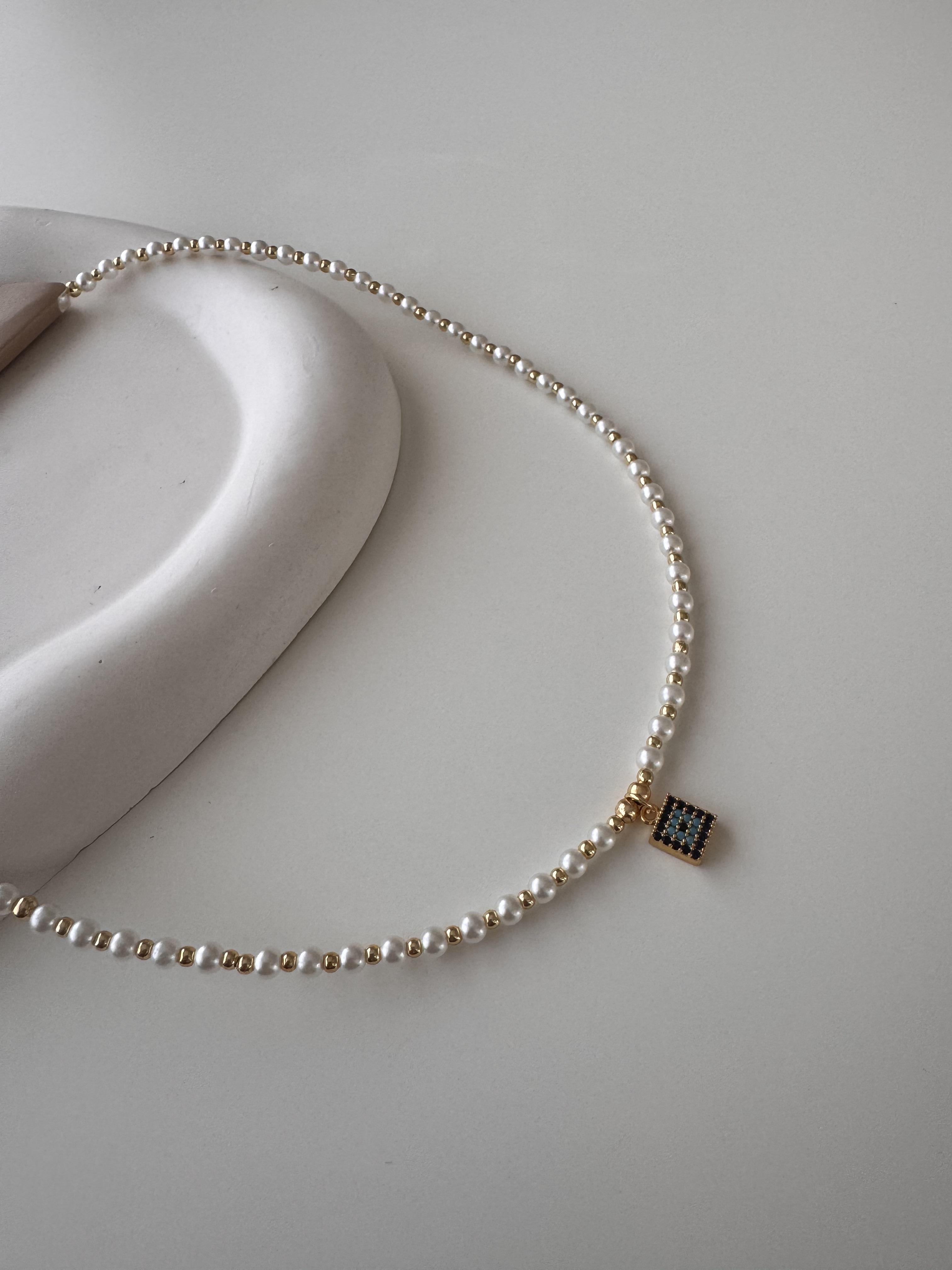 Motifli Yapay İnci Kolye