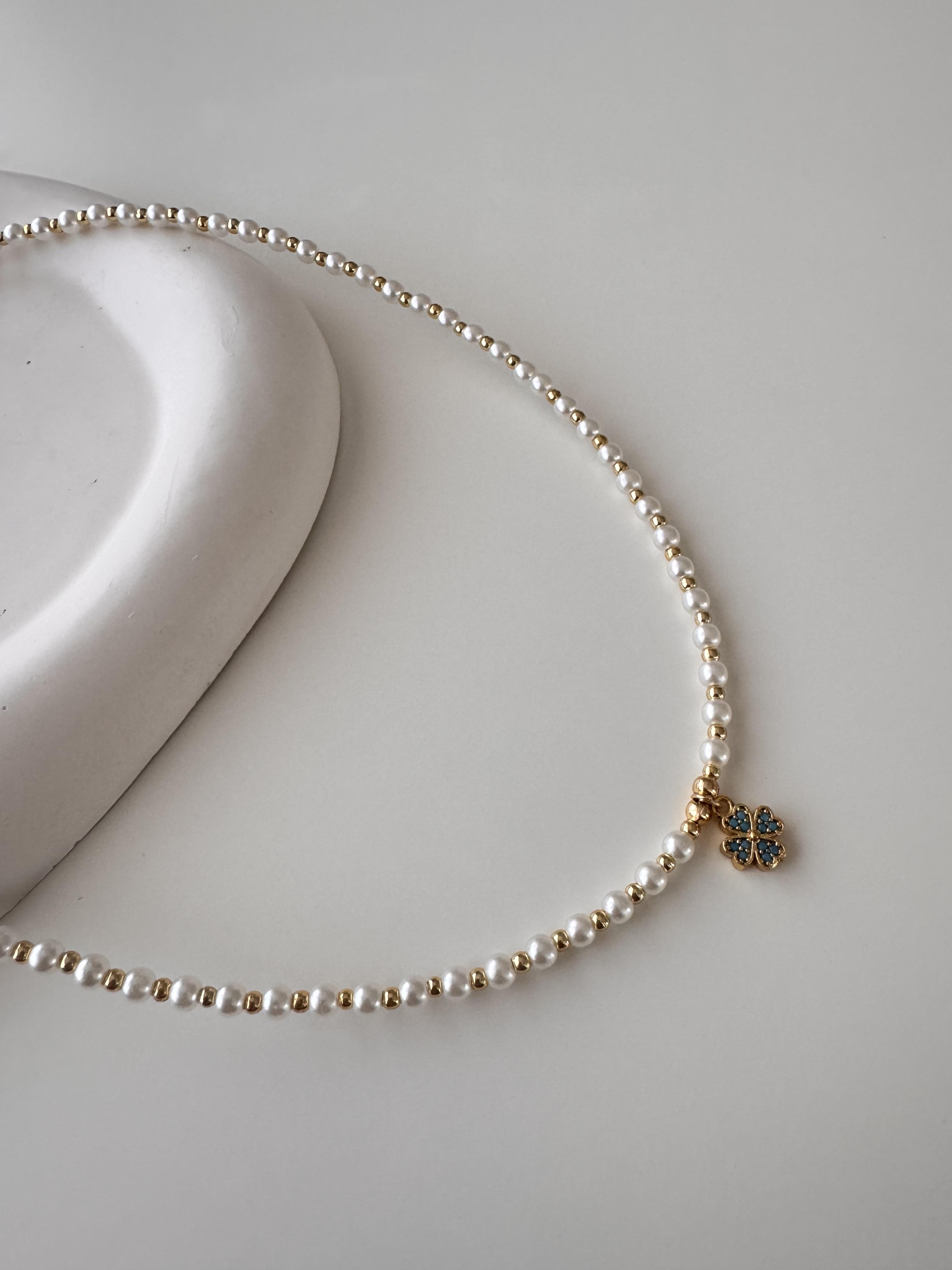 Motif Detaylı Yapay İnci Kolye