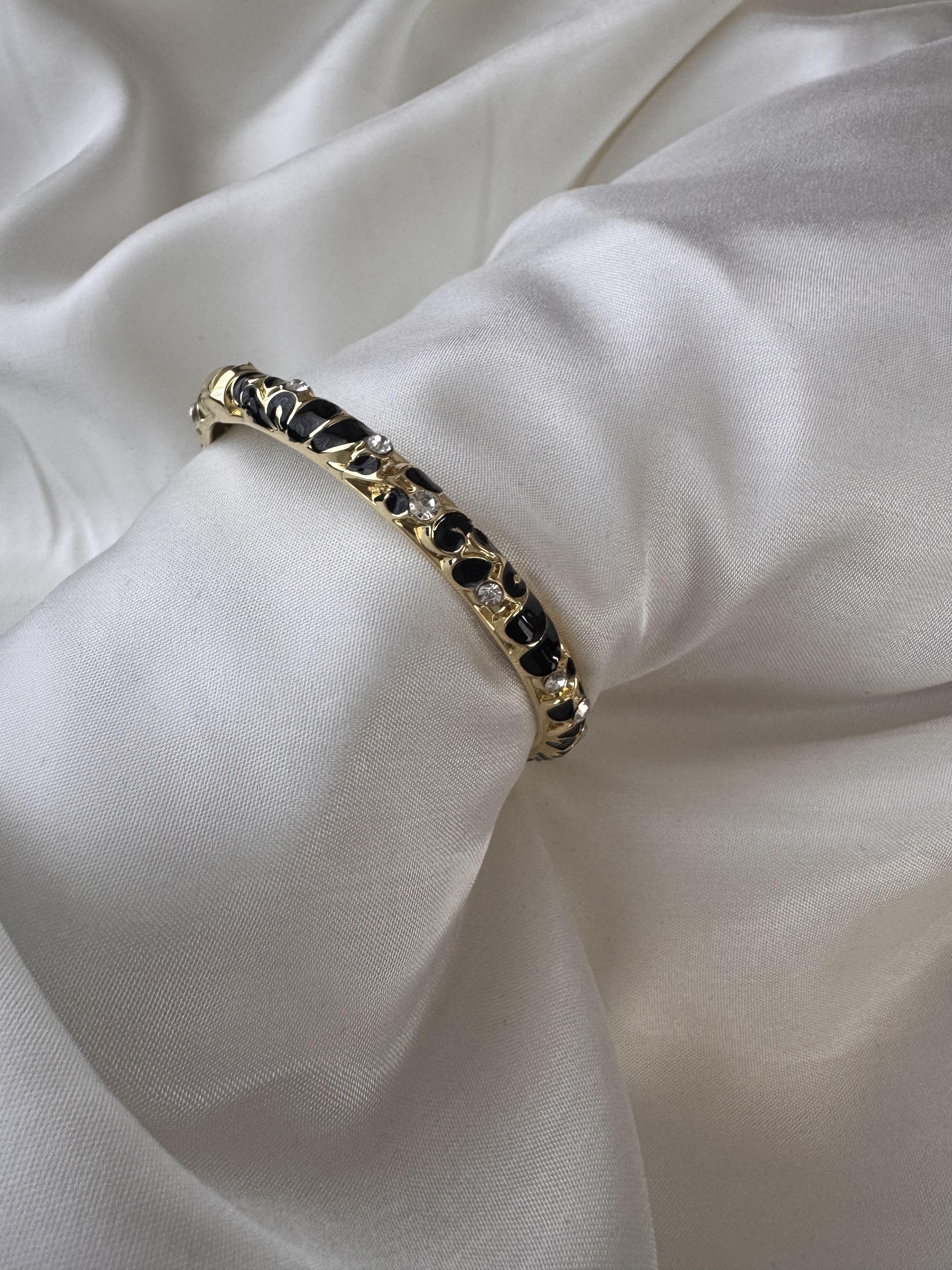 Siyah Taşlı Gold Detaylı Kelepçe