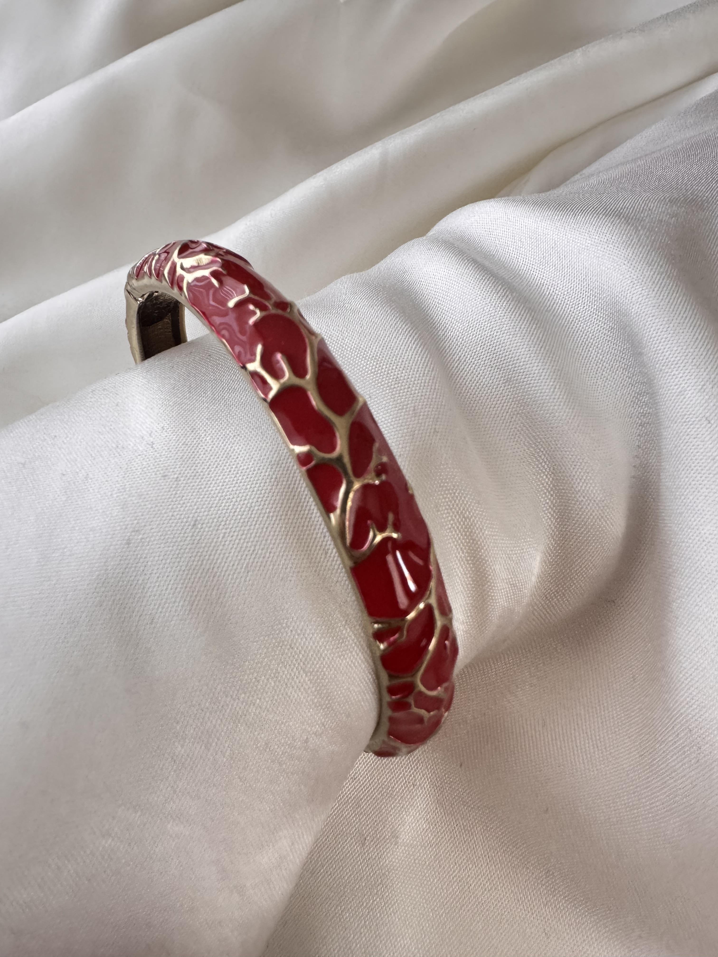 Kırmızı Gümüş Detaylı Kelepçe